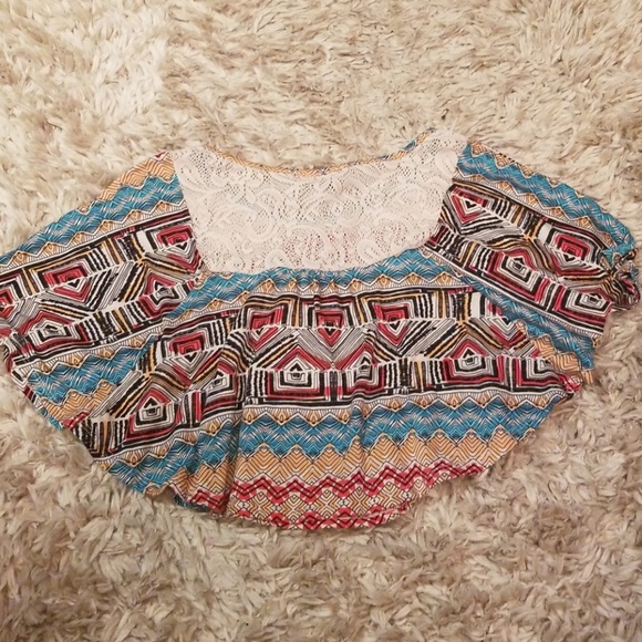 5/$20 ANNABELLE CROP TOP - Picture 2 of 4